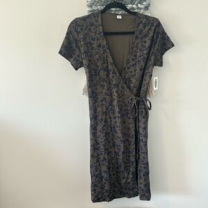 old navy floral wrap dress // new with tags // size S